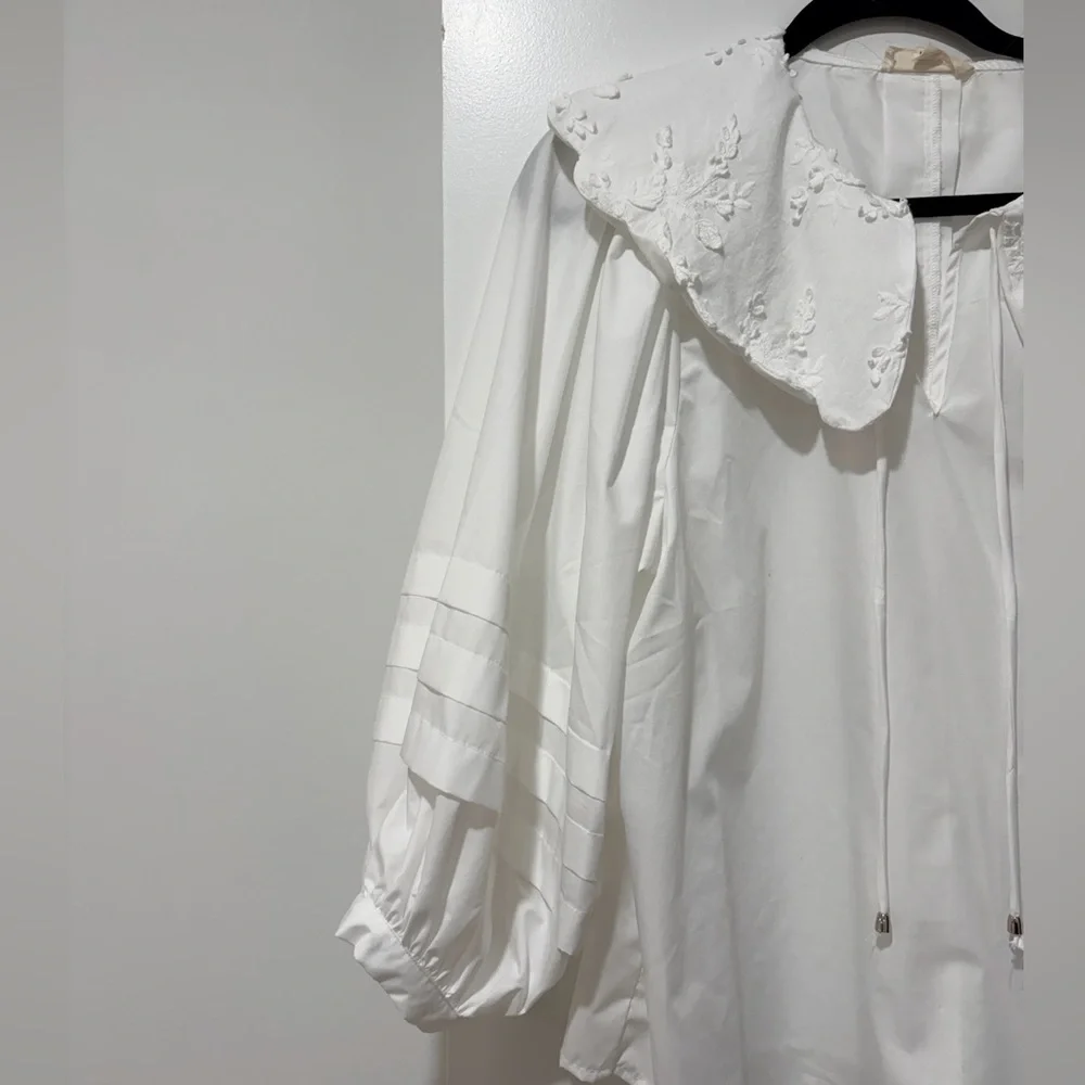 White Floral Scalloped Entro Top - Picture 2 of 7